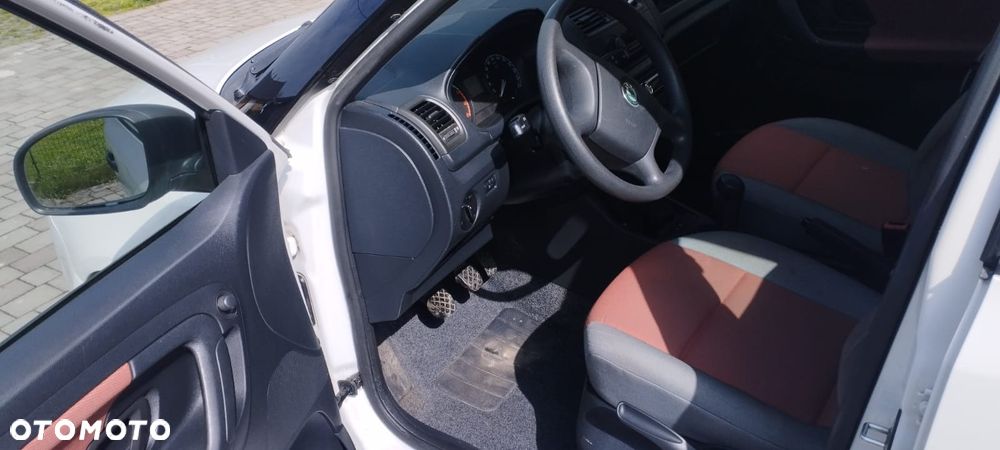 Skoda Fabia - 10