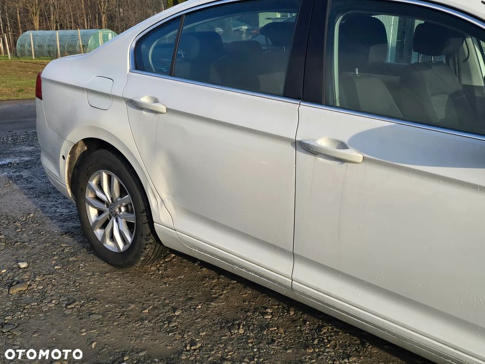 Volkswagen Passat 2.0 TDI (BlueMotion Technology) Comfortline - 4