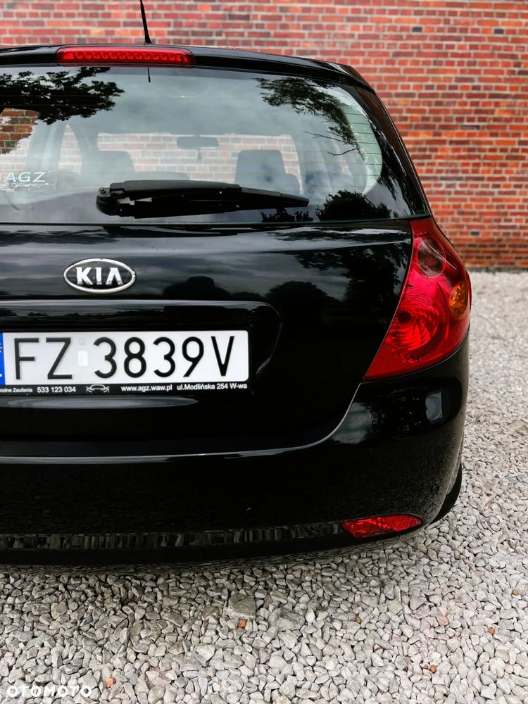 Kia Ceed - 32