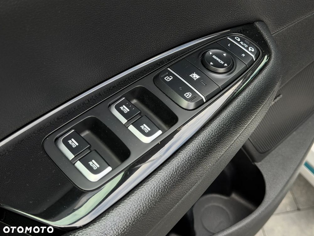 Kia Optima Plug-in Hybrid - 12