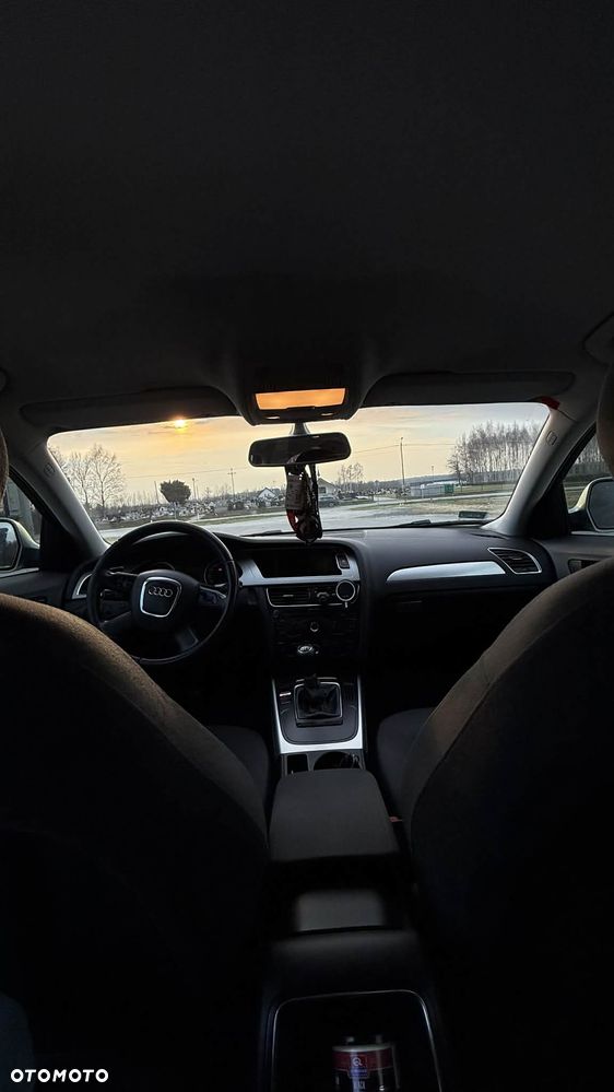 Audi A4 Limousine - 13