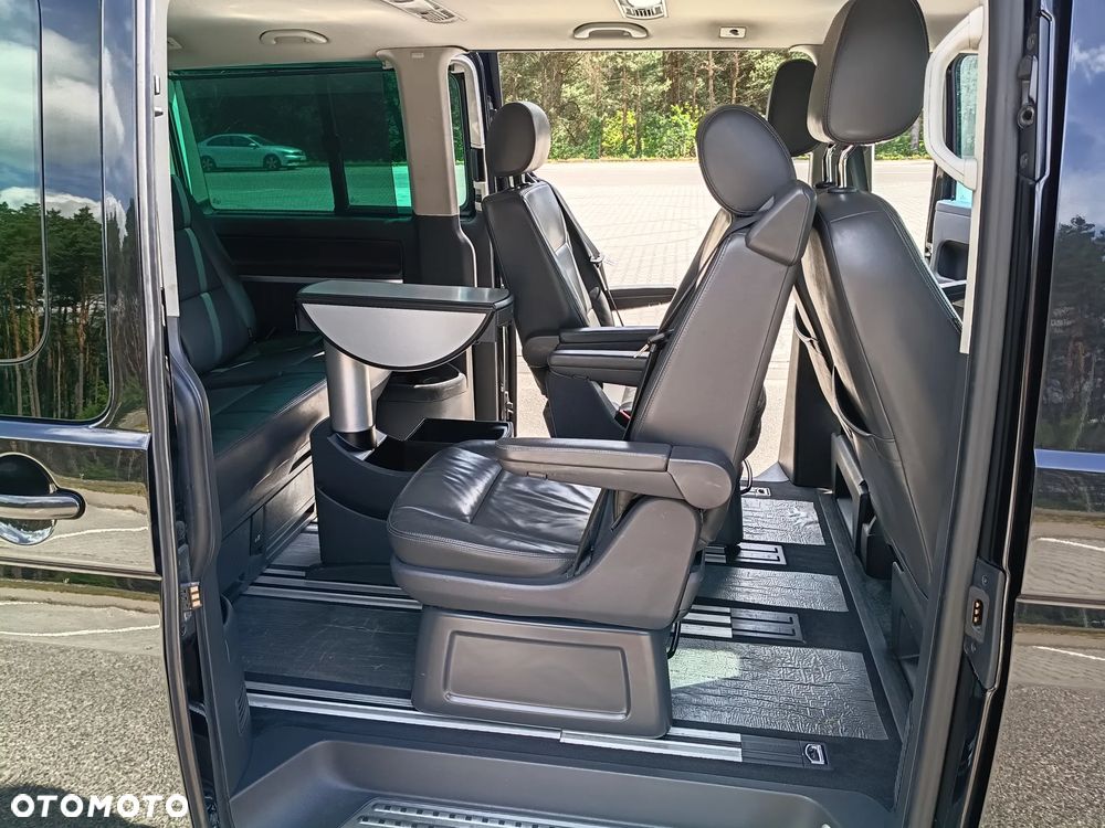 Volkswagen Multivan - 12