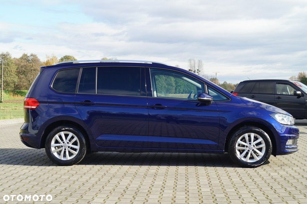 Volkswagen Touran - 10