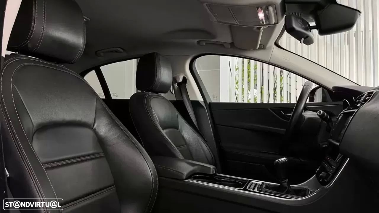 Jaguar XE E-Performance Prestige - 20