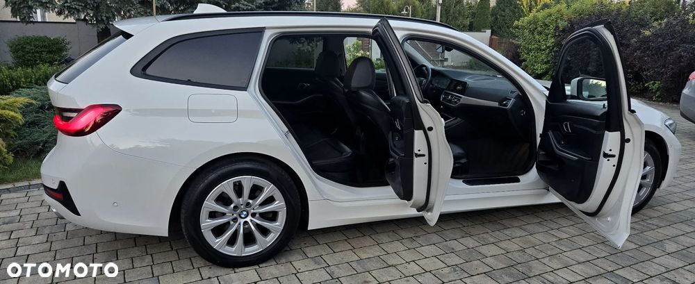 BMW Seria 3 320d M Sport - 9