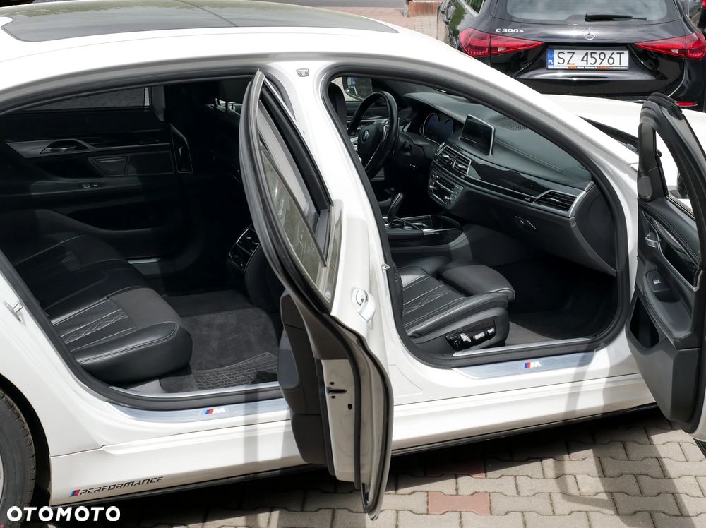 BMW Seria 7 750Li xDrive - 23