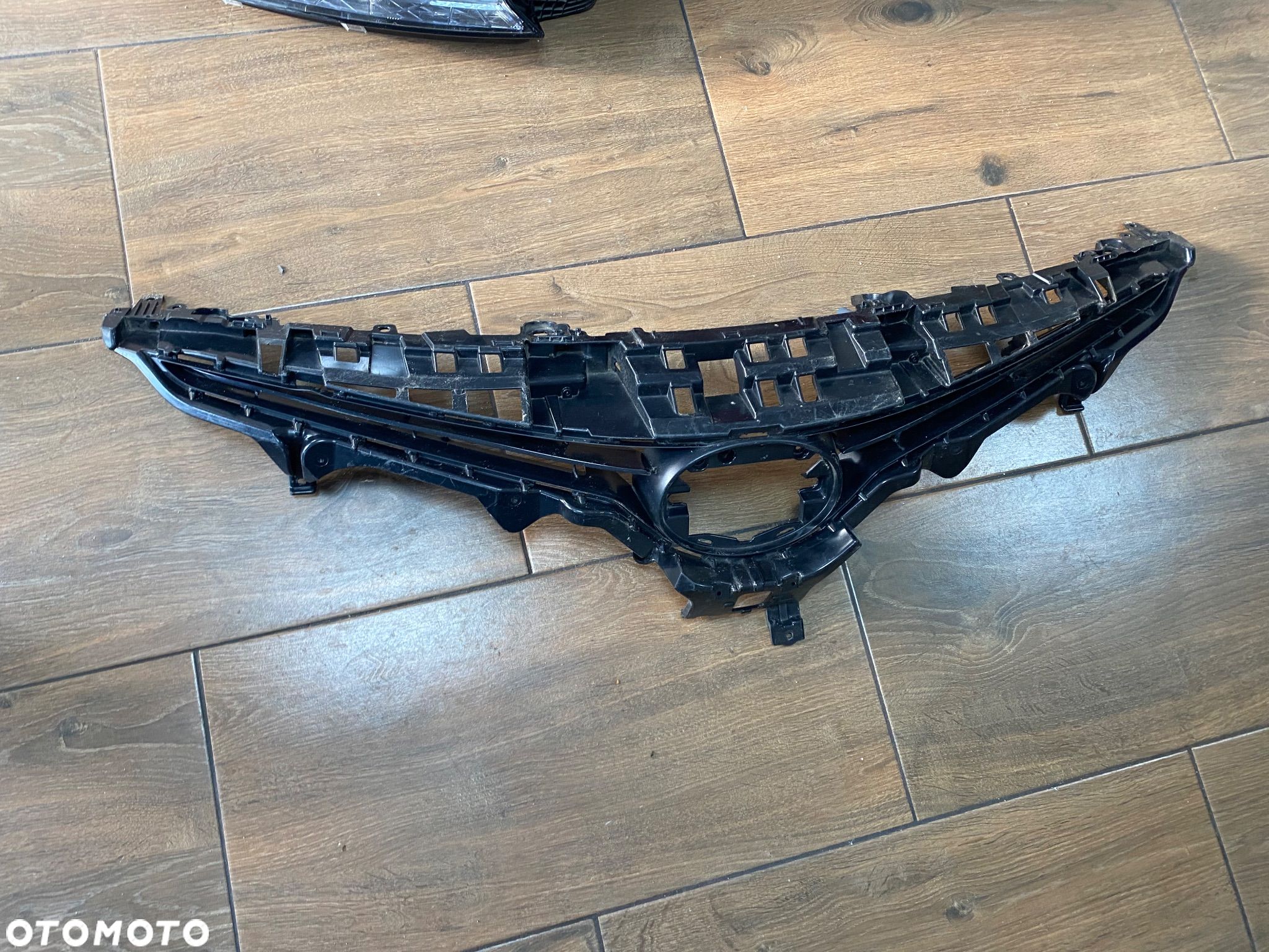 CAMRY 18-22r ATRAPA KRATKA ZDERZAK PRZÓD GRILL POŁYSK 53111-33460 ORG - 1