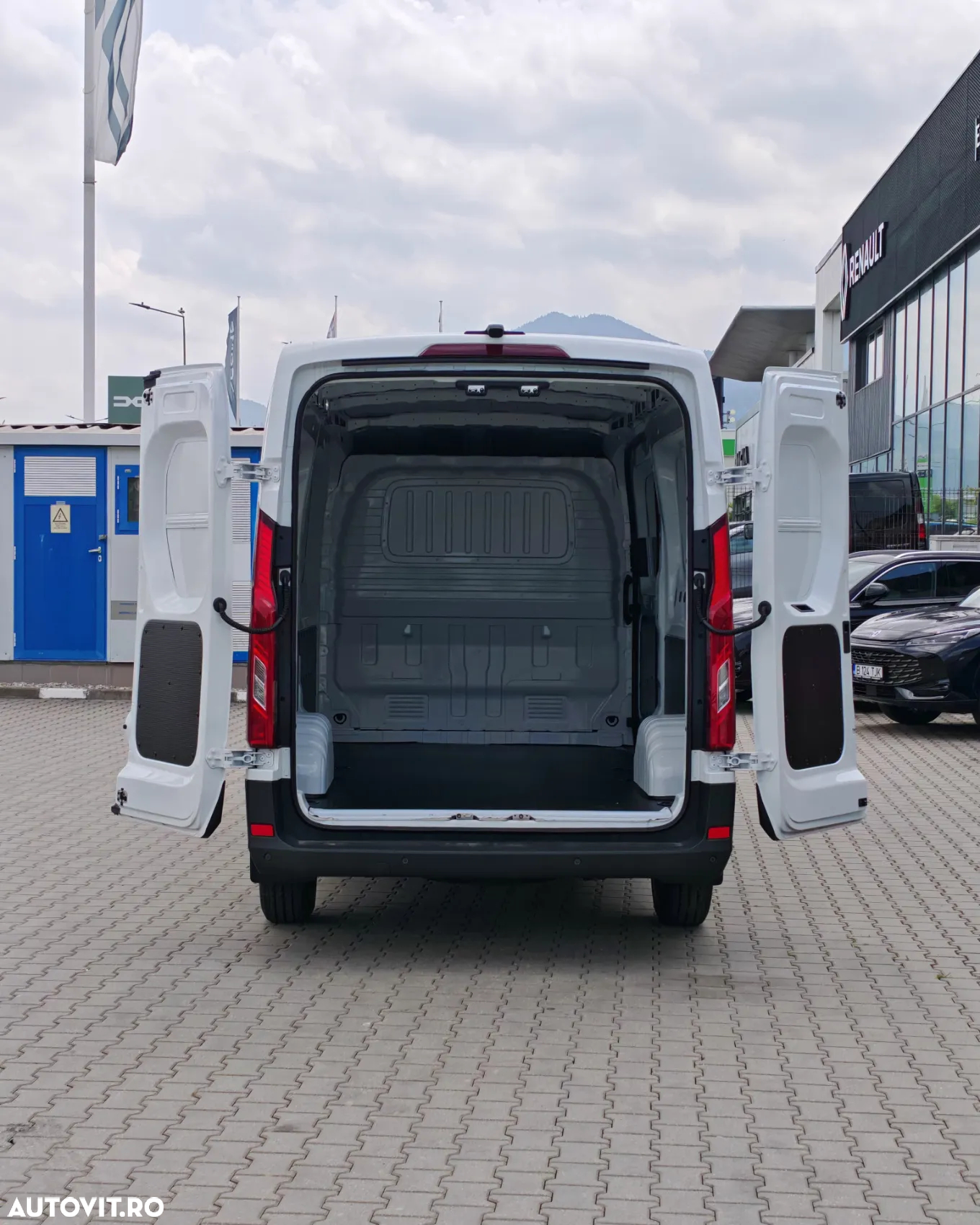 Maxus Deliver 9 Van L3H2 - 11