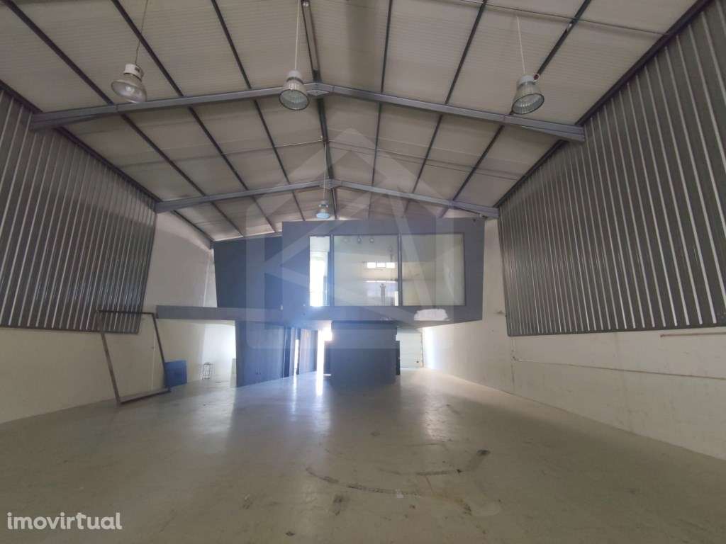 Armazém Industrial em São João da Madeira - Grande imagem: 3/30