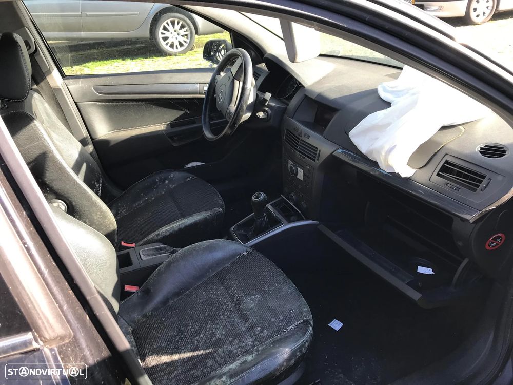 Opel Astra H 1.4 5P 2004 - Para Peças - 8
