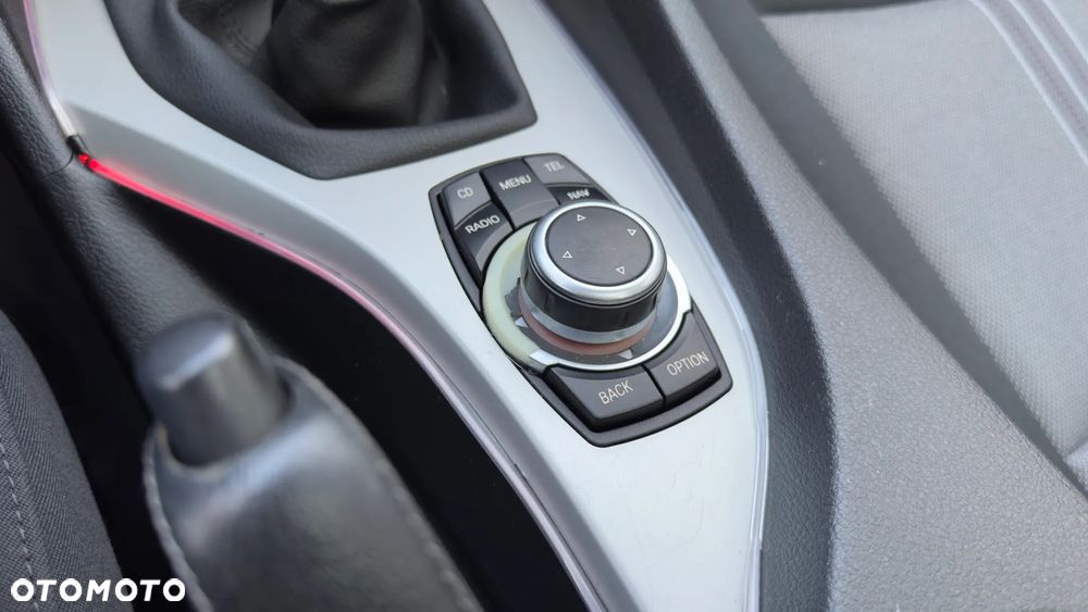 BMW X1 sDrive18d xLine - 33