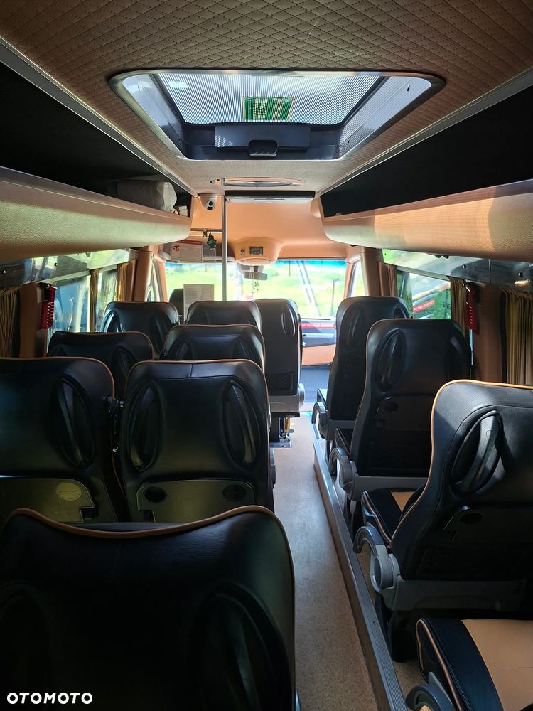 Mercedes-Benz Sprinter - 32