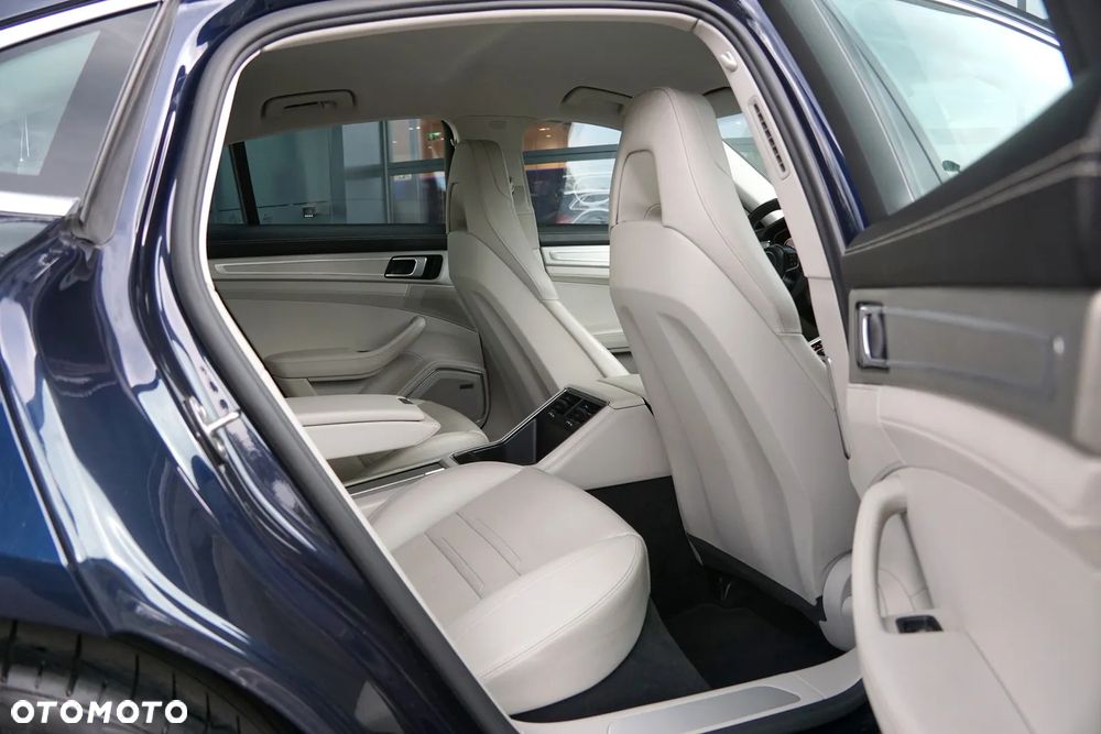 Porsche Panamera 4 - 23