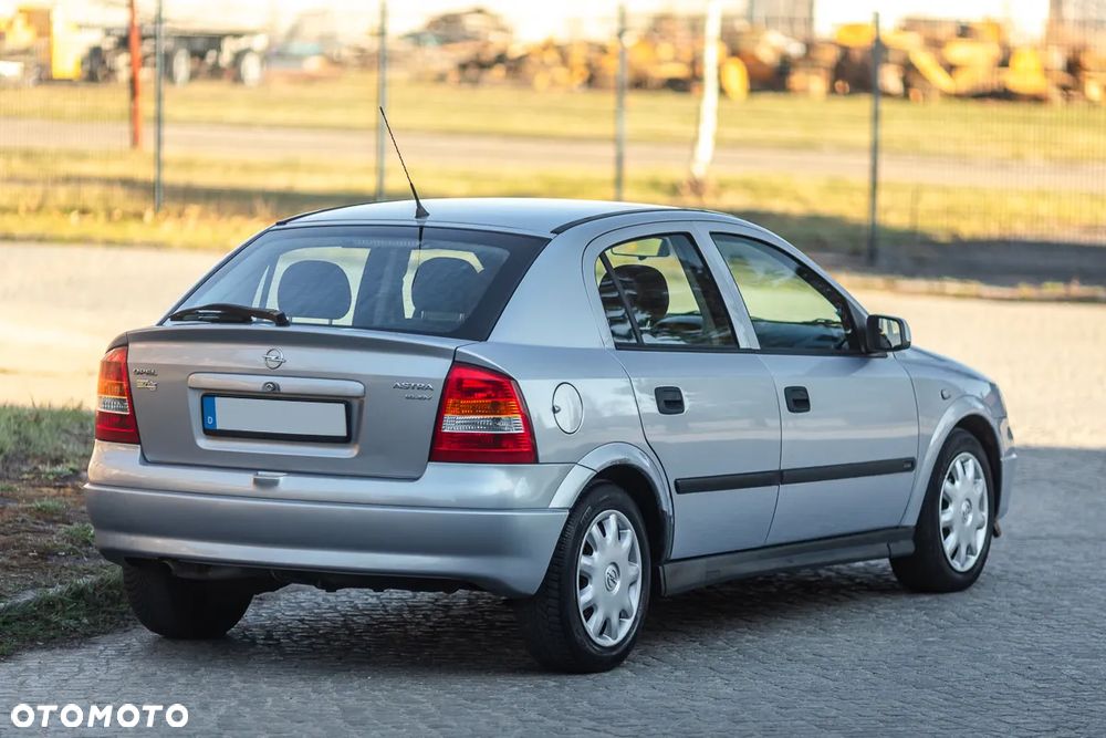 Opel Astra 1.6 - 8
