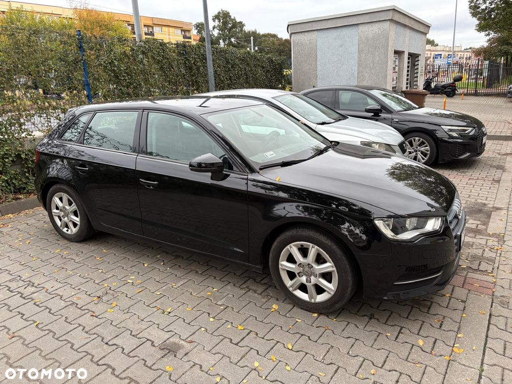 Audi A3 Sportback 1.6 TDI DPF Ambiente - 3