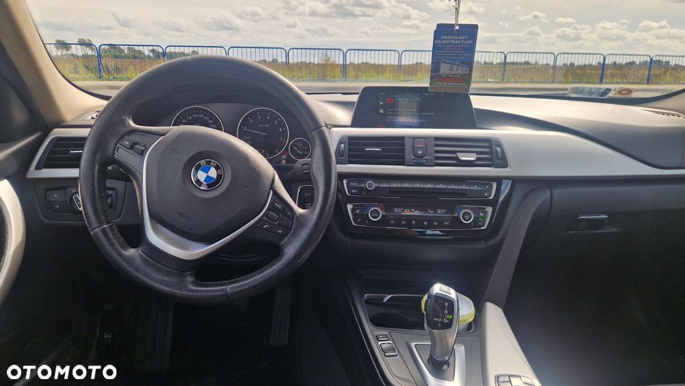 BMW Seria 3 318i - 10