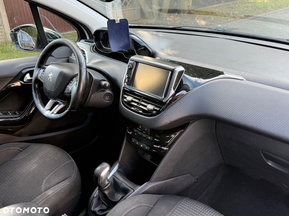 Peugeot 208 1.6 BlueHDi Allure S&S - 16