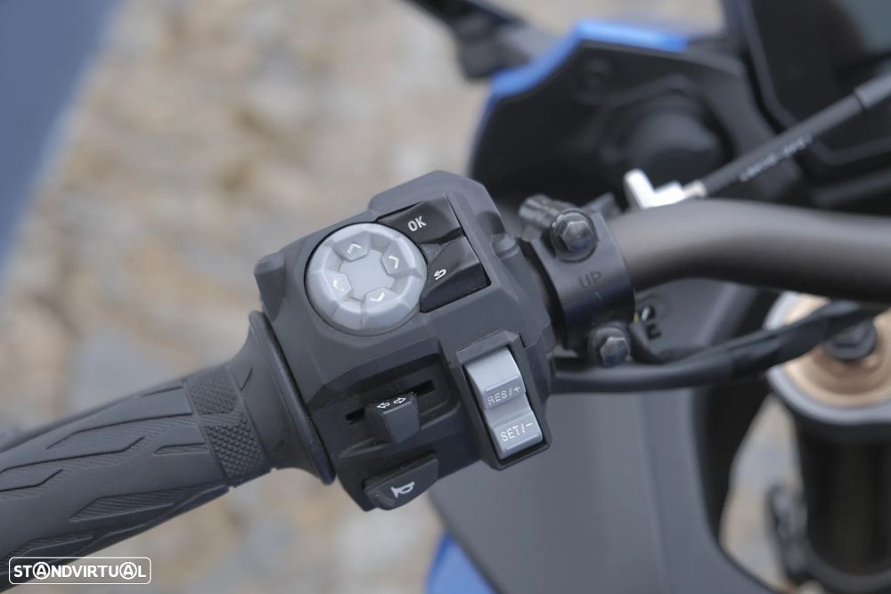 Suzuki GSX 1000 GT - 10