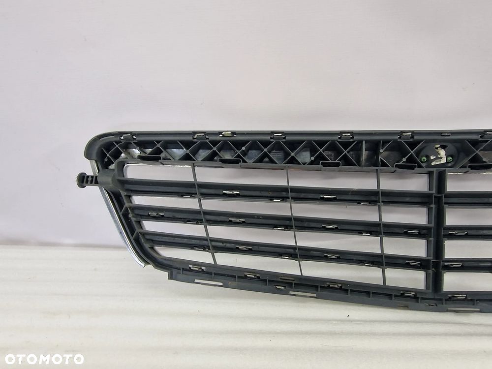 MERCEDES C-KLASSA W204 07- ATRAPA / GRILL PRZEDNI PRZÓD , NR A2048801283 , NR AUKCJI GR69 - 6
