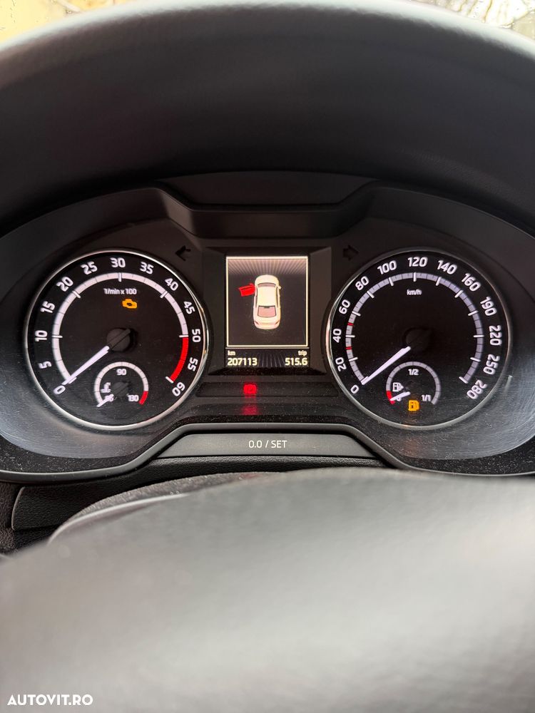 Skoda Octavia 2.0 TDI DSG RS - 10