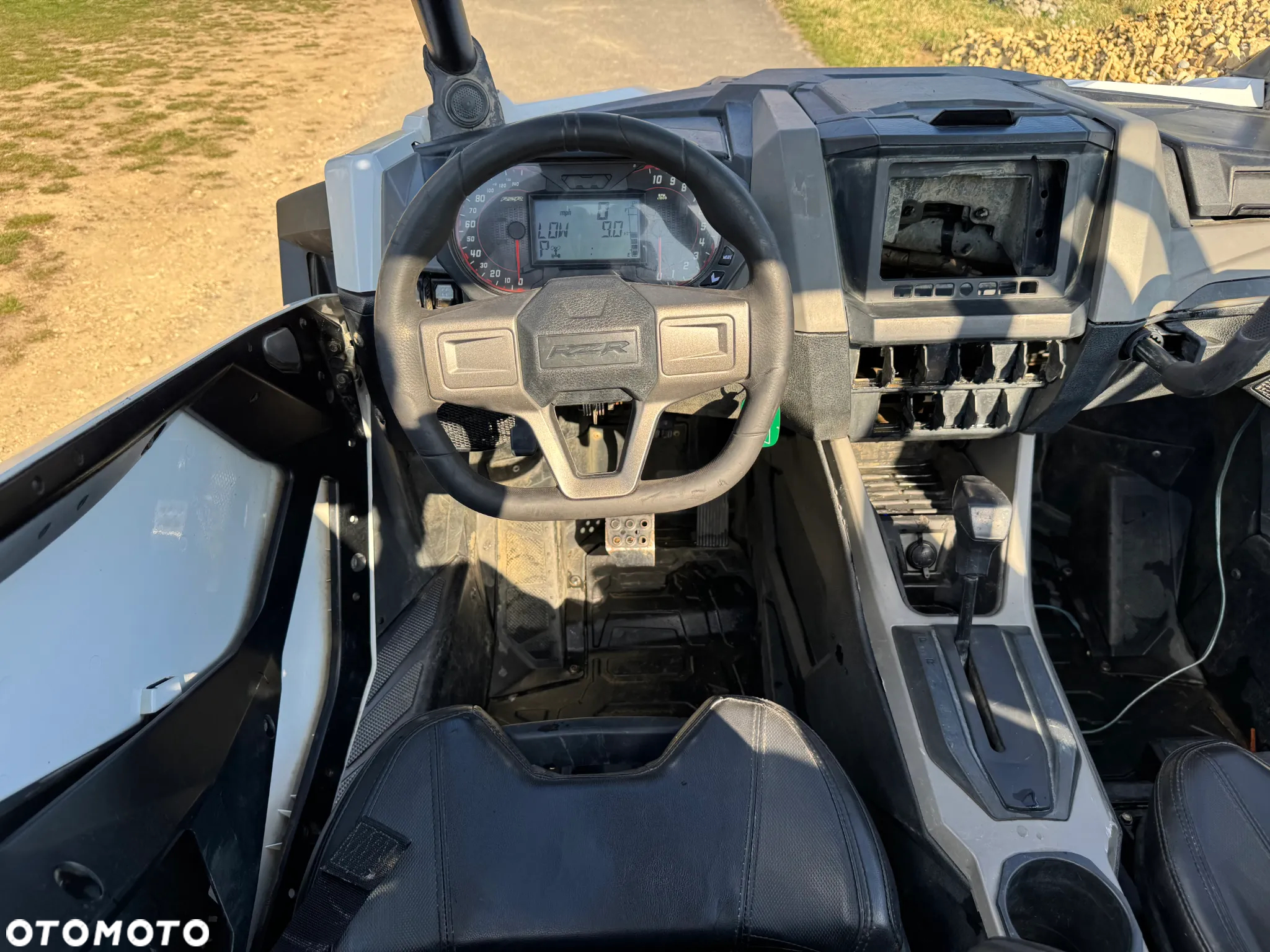 Polaris RZR - 12