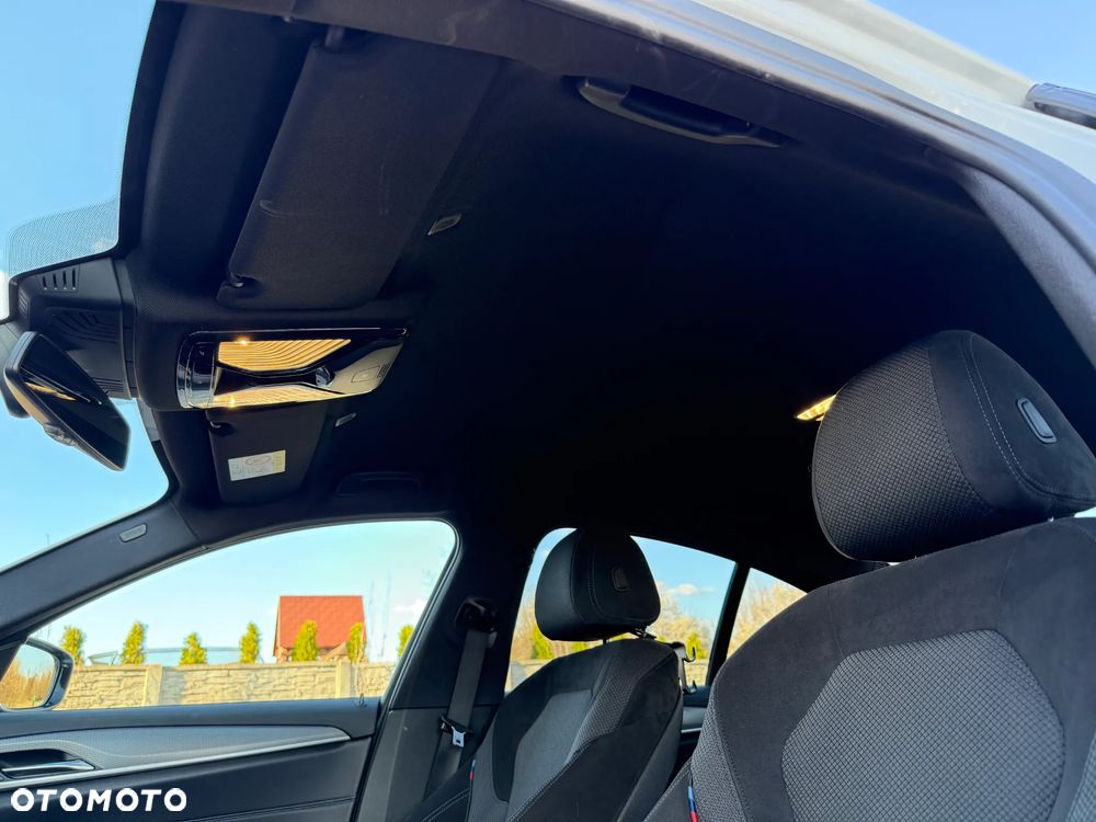 BMW Seria 5 520d xDrive M Sport sport - 12