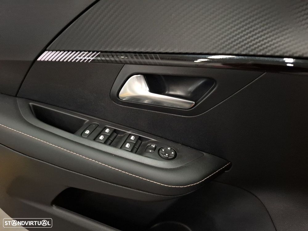 Peugeot 208 1.2 Hybrid Allure e-DCS6 - 23