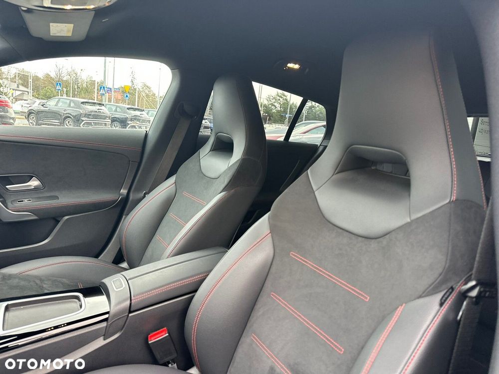 Mercedes-Benz CLA 180 AMG Line 7G-DCT - 12