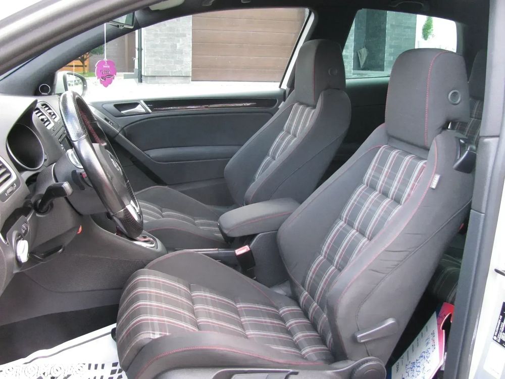 Volkswagen Golf 2.0 GTI DSG - 17