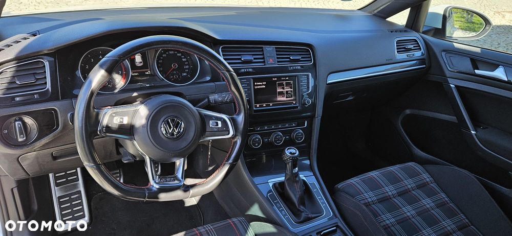 Volkswagen Golf GTI Performance BlueMotion Technology - 6