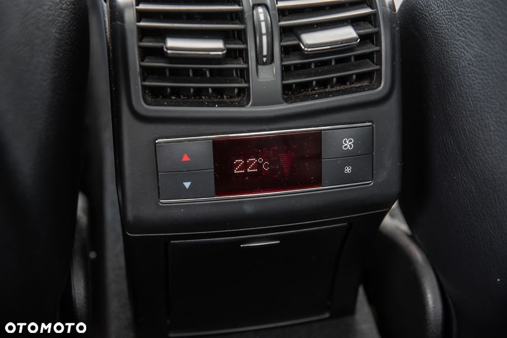 Mercedes-Benz Klasa E 350 CDI DPF BlueEFFICIENCY 7G-TRONIC Avantgarde - 30