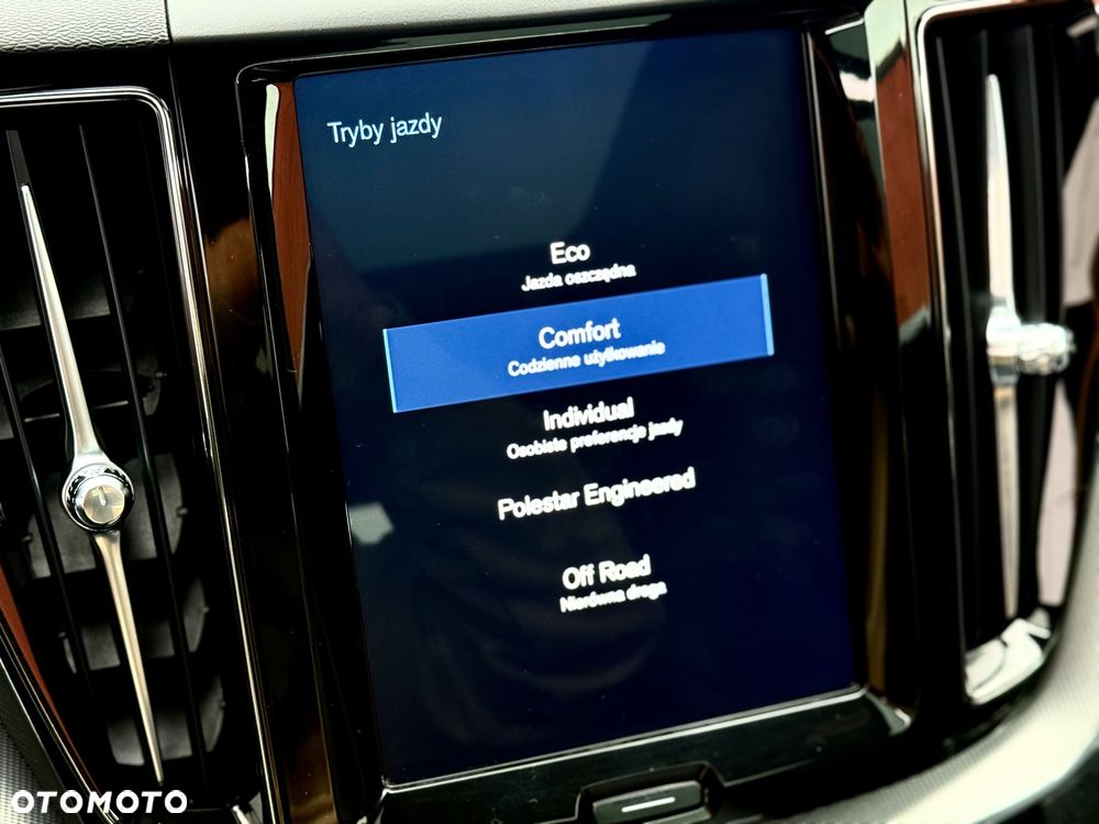 Volvo XC 60 D5 AWD Geartronic RDesign - 38
