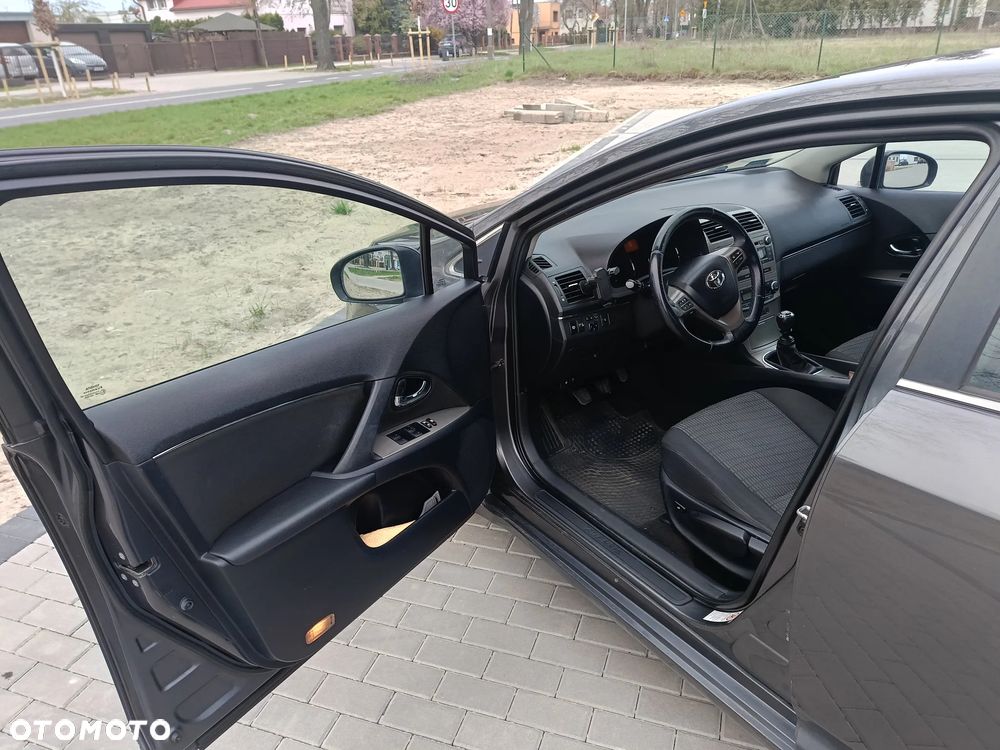 Toyota Avensis - 10