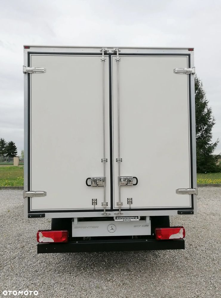 Mercedes-Benz Sprinter - 2