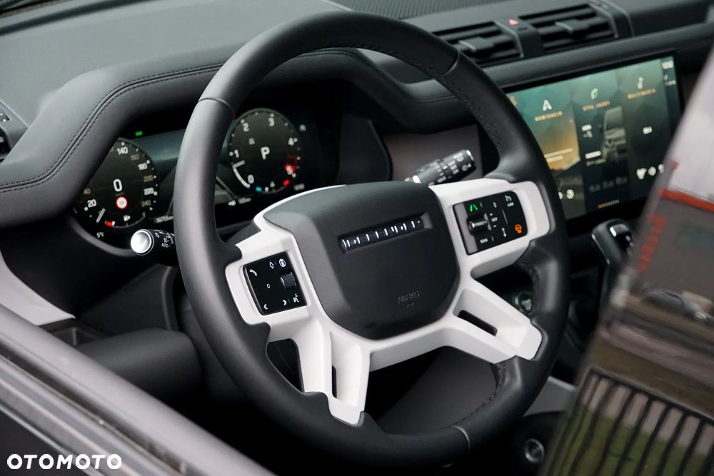 Land Rover Defender 110 D250 X-Dynamic SE - 22