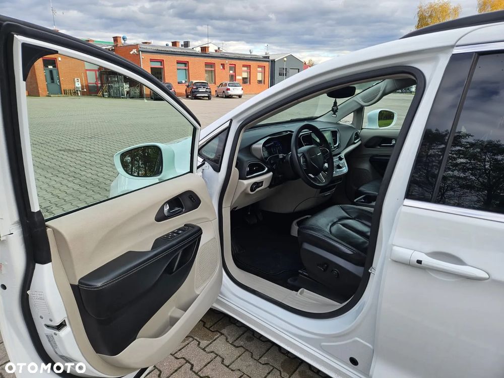 Chrysler Pacifica - 10