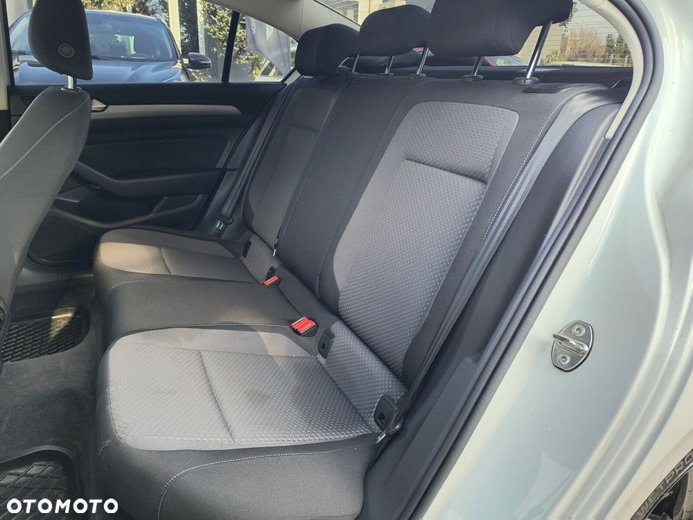 Volkswagen Passat - 10