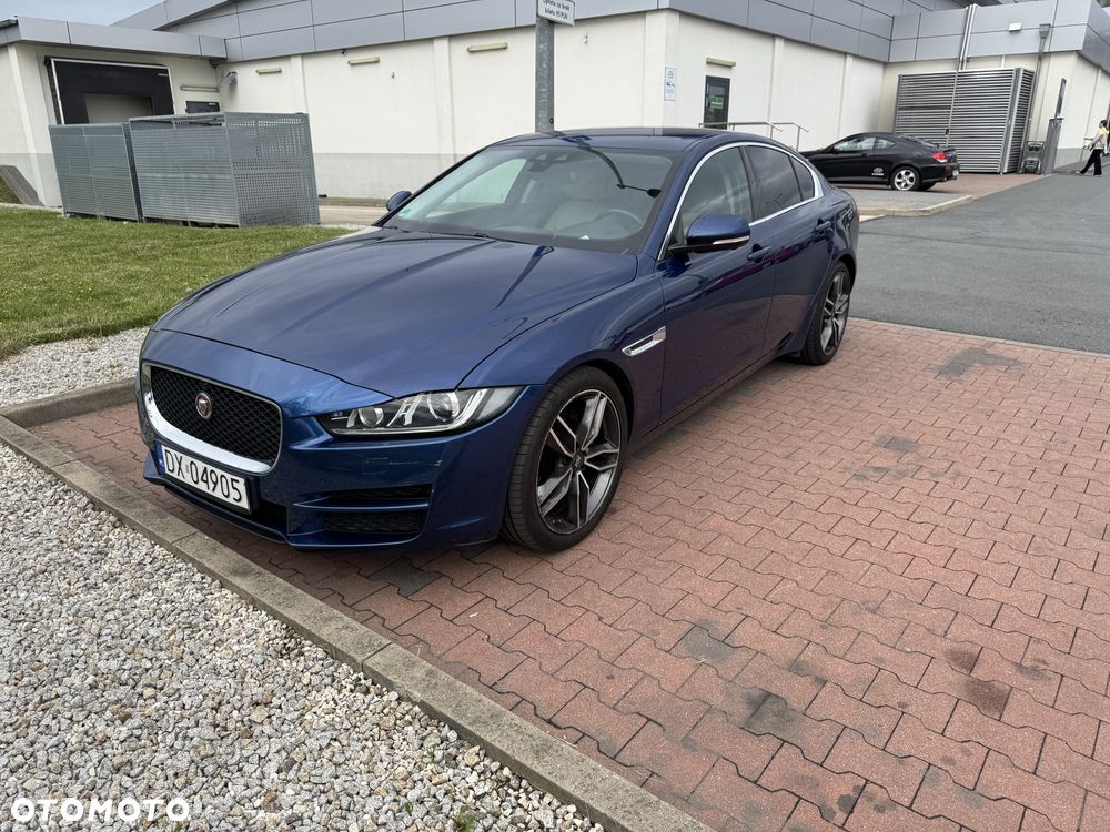 Jaguar XE 2.0 D Prestige - 5