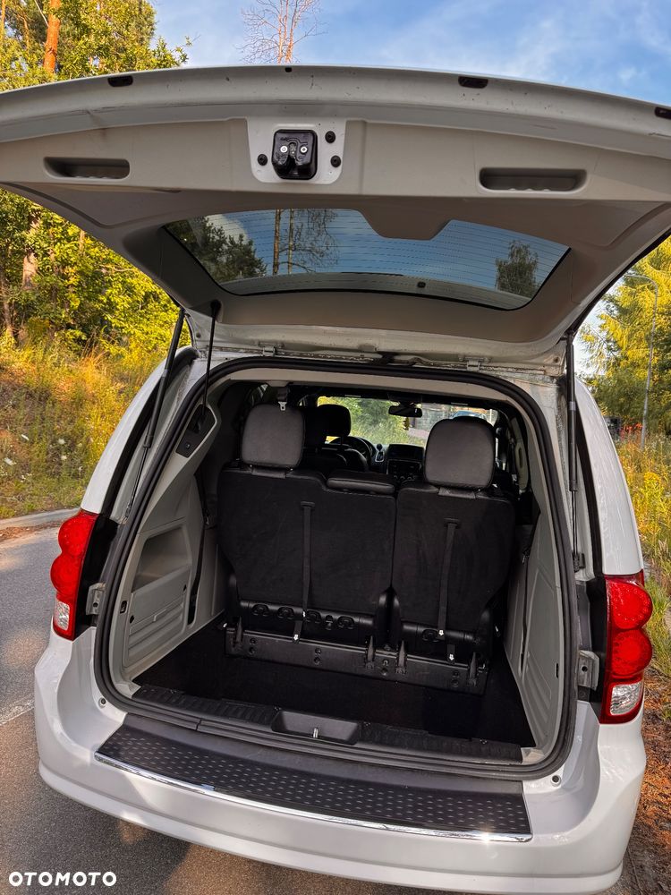 Dodge Grand Caravan - 12