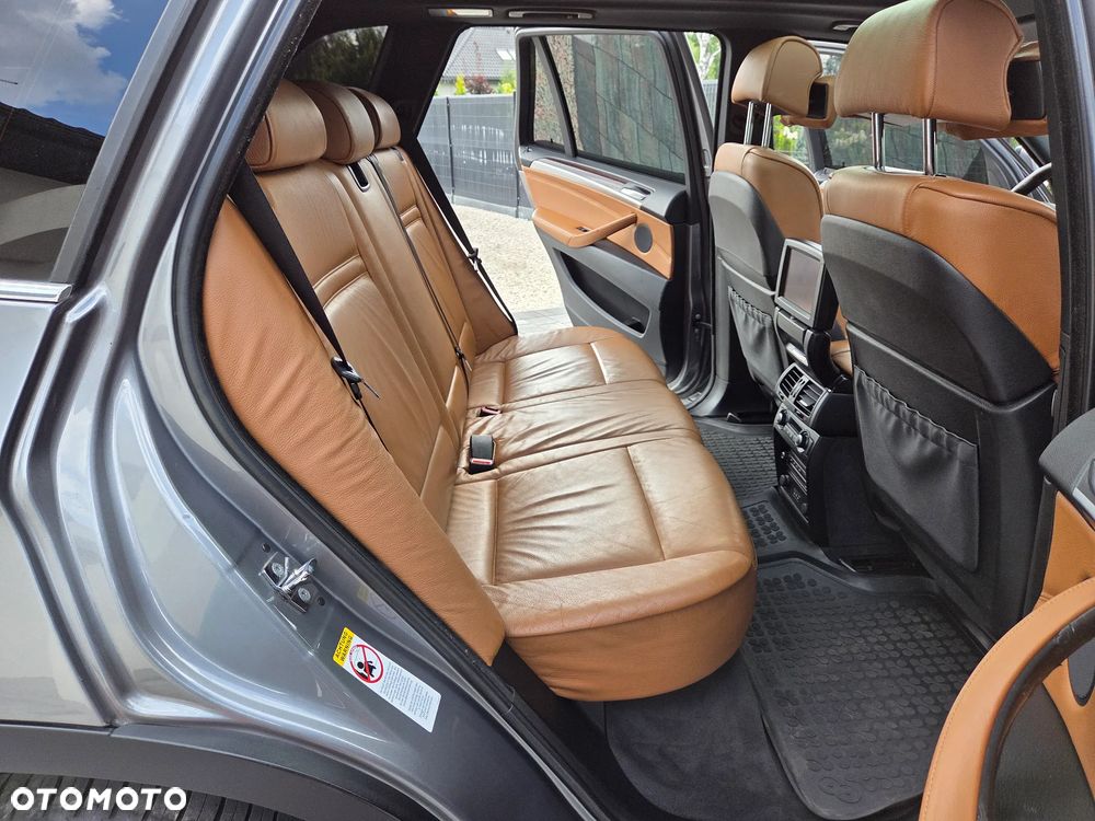 BMW X5 xDrive48i - 24