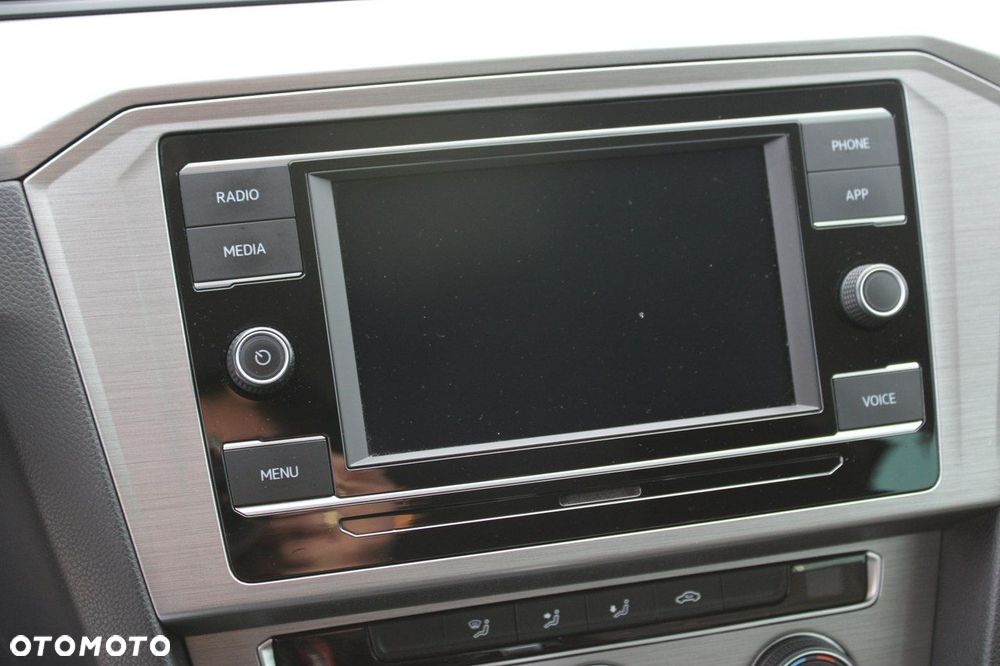 Volkswagen Passat - 21