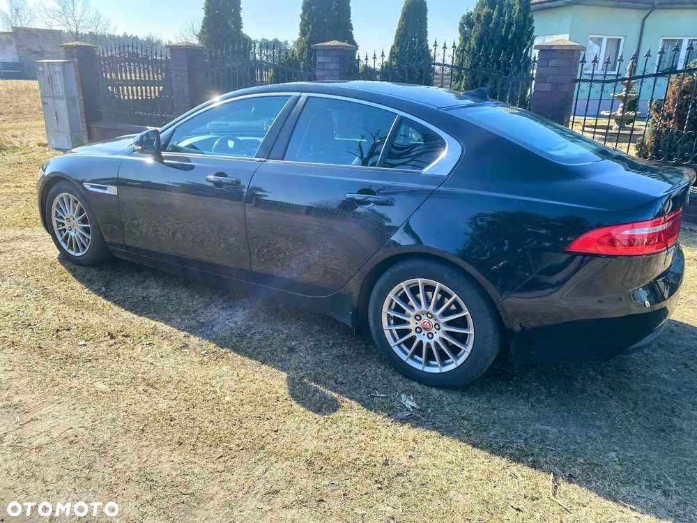 Jaguar XE - 2