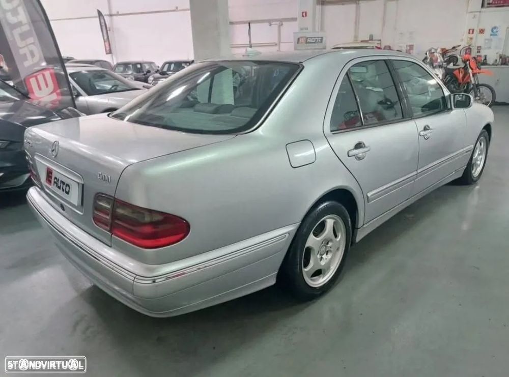 Mercedes-Benz E 220 CDI Avantgarde - 4