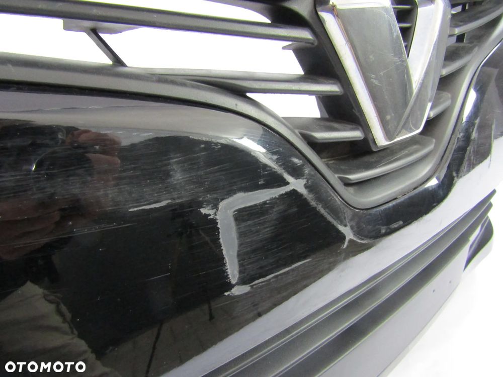 Zderzak przedni Renault Clio 4 16 - 20 Kod lakieru EEC - 8