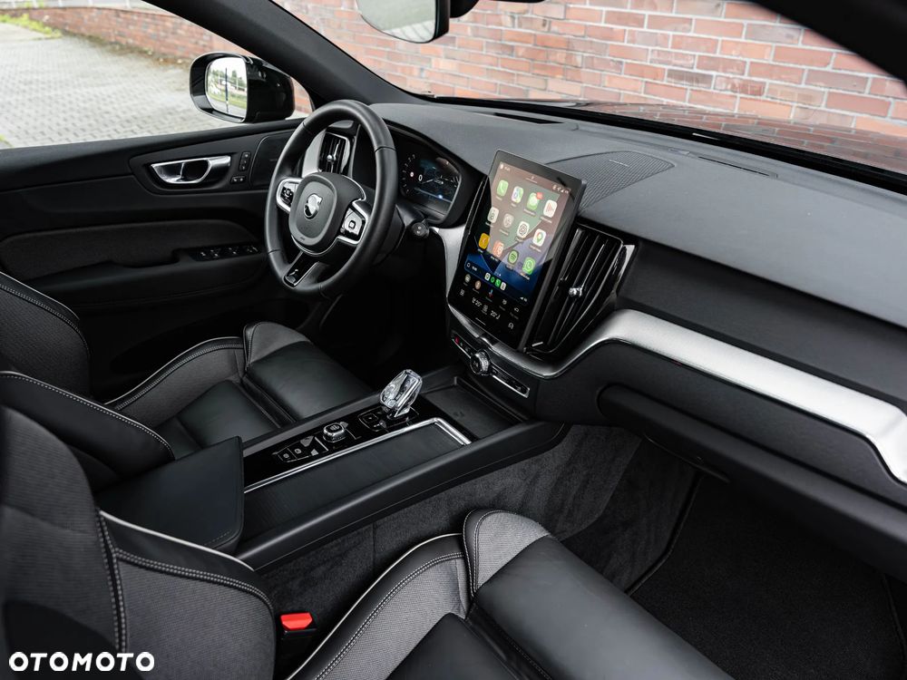 Volvo XC 60 B5 B AWD Plus Dark - 24