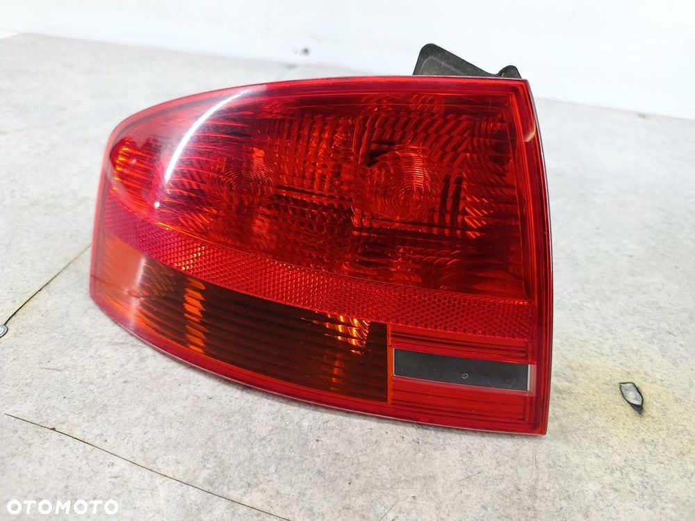 LAMPA TYLNA LEWA AUDI A4 B7 8E5945095 HELLA SEDAN - 2