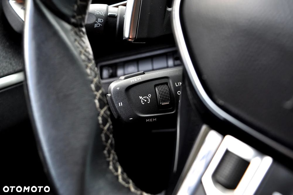 Peugeot 3008 1.2 PureTech Allure S&S EAT8 - 37