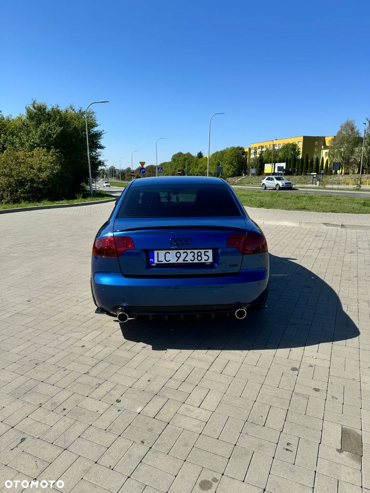 Audi A4 Limousine - 11