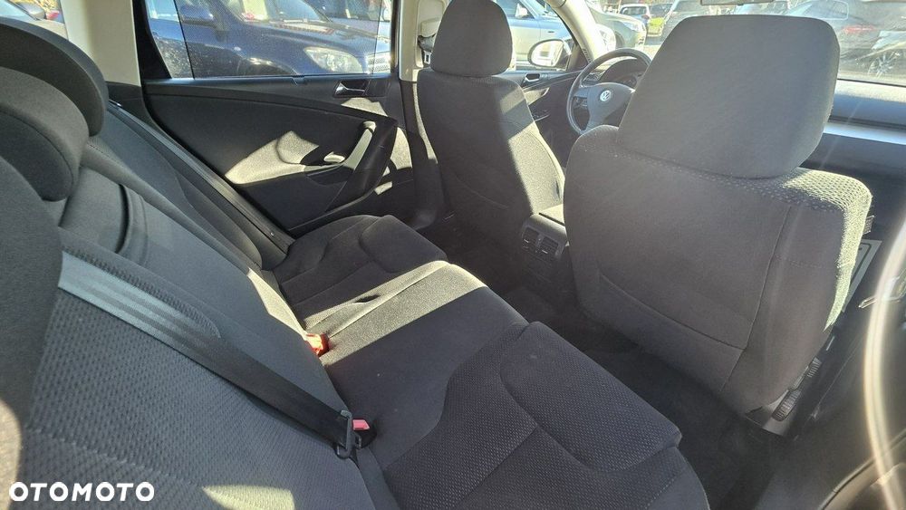 Volkswagen Passat - 20