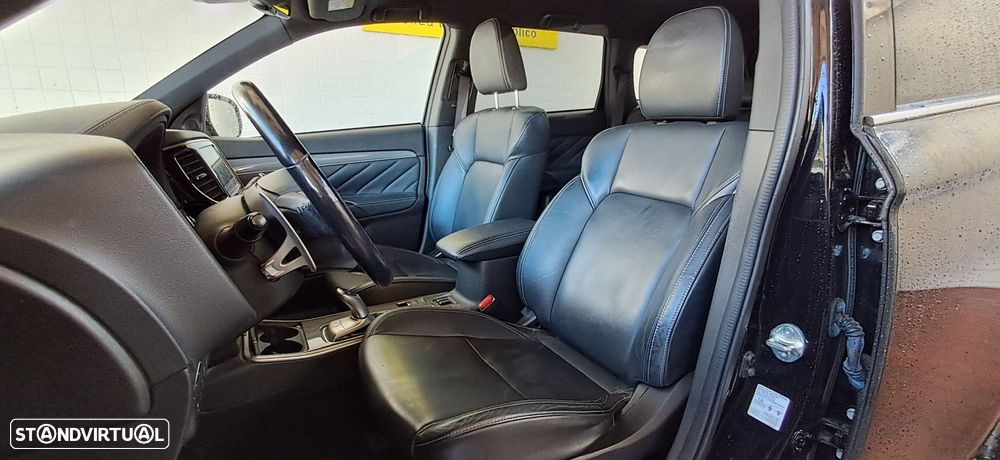 Mitsubishi Outlander - 12